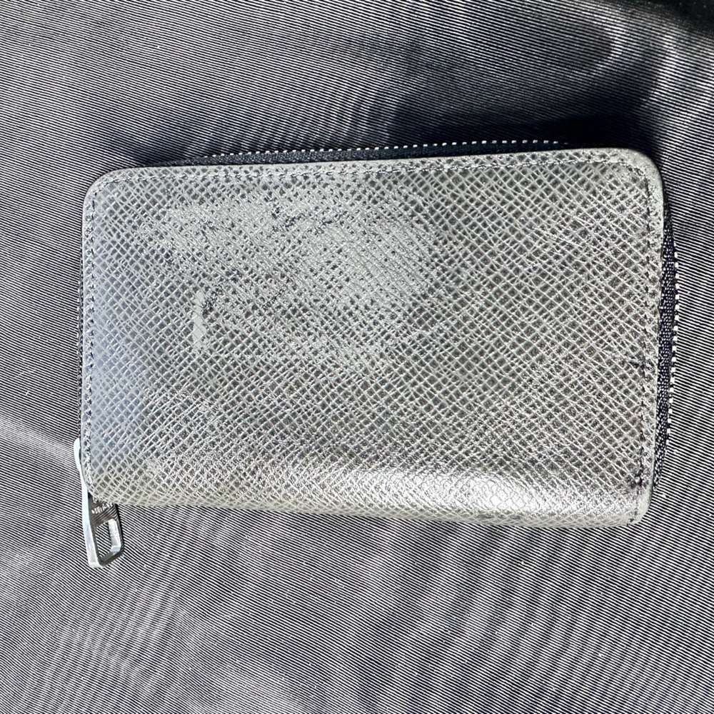 LOUIS VUITTON ZIPPY COIN WALLET
